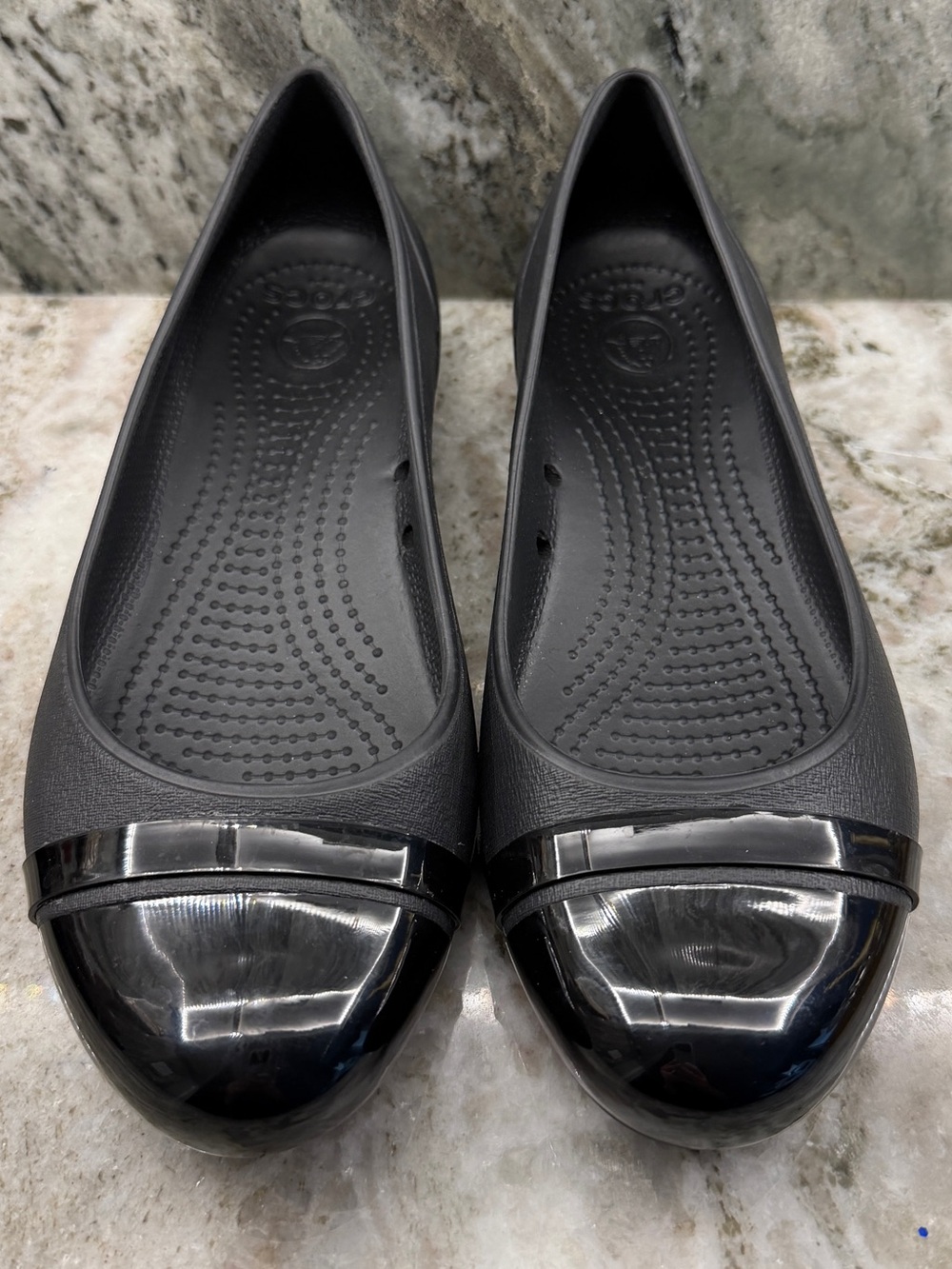 CROCS Gianna Alice Black Ballet flats w/Glossy patent leather cap toe